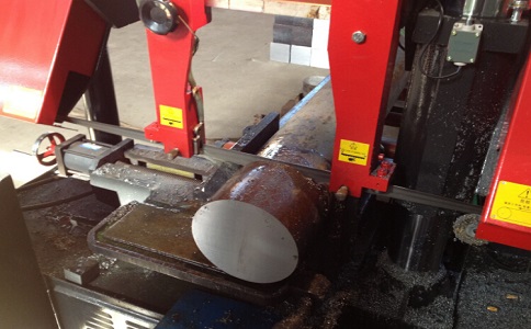 沉湖管委会卧式带锯床加工时出现明显振荡如何排查？